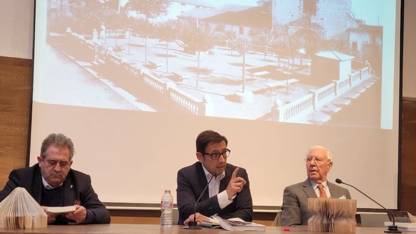 Eduard Contijoch durant la presentació del llibre