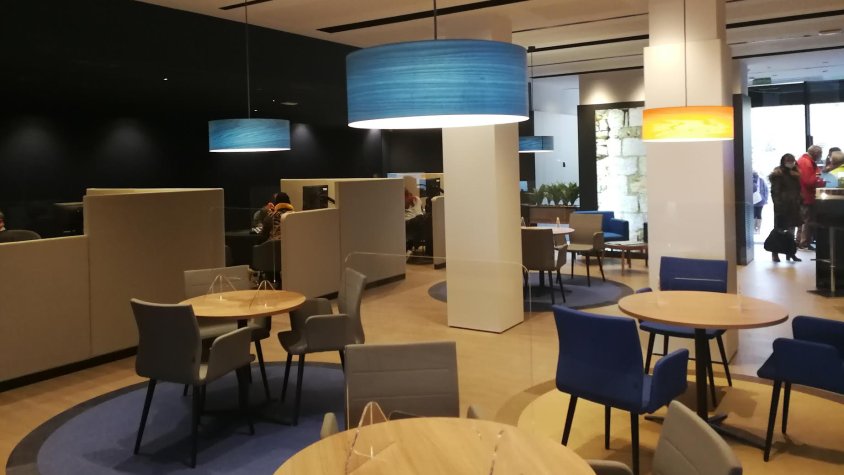 CaixaBank obre a Montblanc una nova oficina del nou model Store