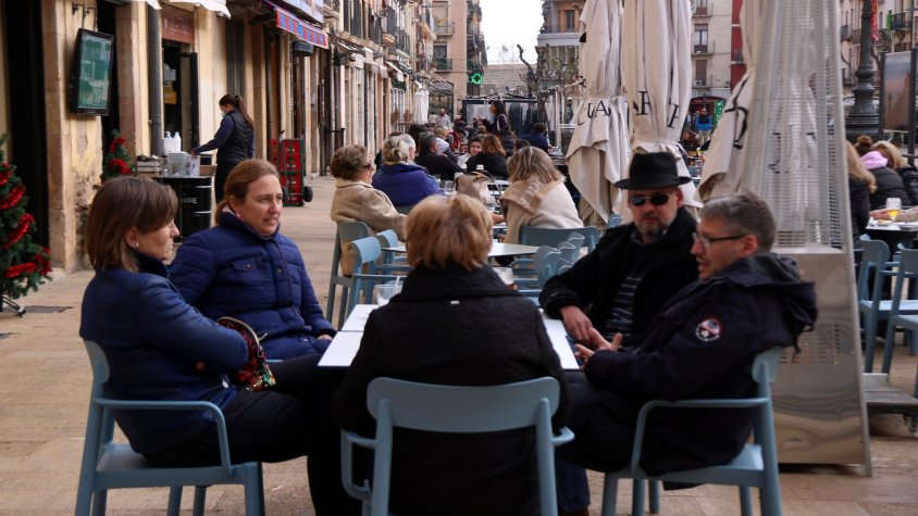 El TSJC ratifica la limitació de les reunions a 10 persones, el passaport covid i l’aforament del 70% en cerimònies