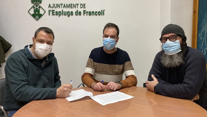 Un moment de la signatura del conveni