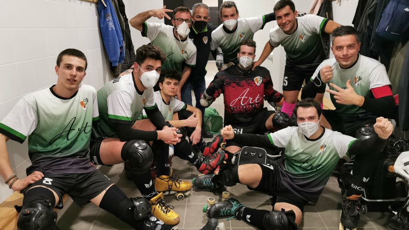 Els jugadors van celebrar la victòria un cop acabat el partit