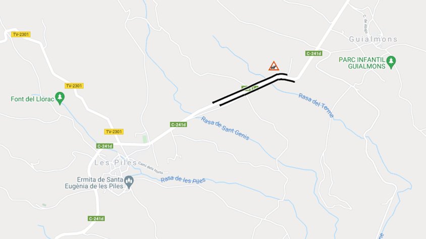 Calçada tallada a les Piles per un camió bolcat