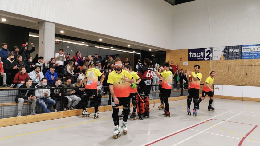 La grada va donar tot l'escalf a l'equip espluguí