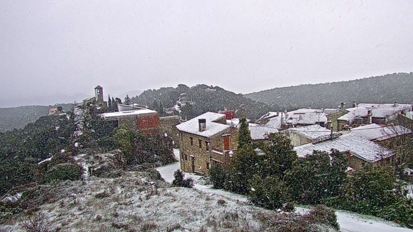 Primera enfarinada als punts elevats de la comarca