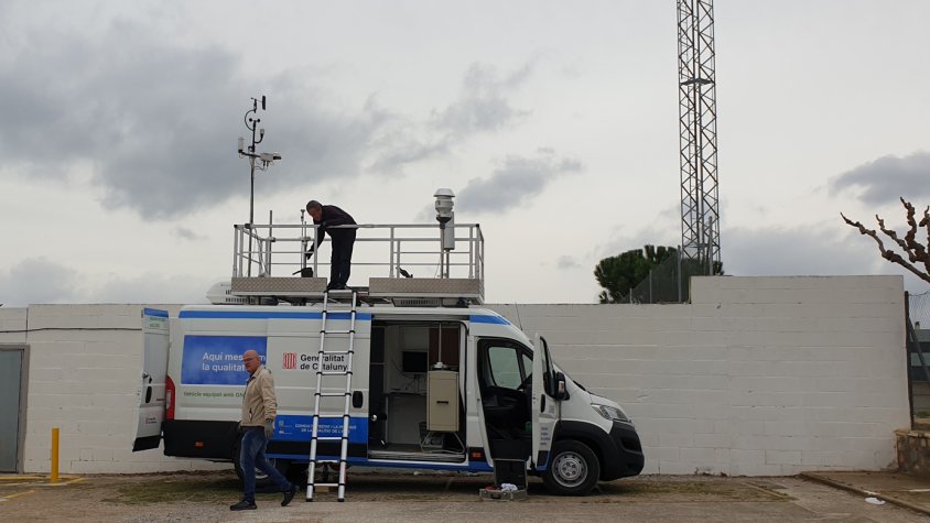 L'estació pren mesures de les condicions meteorològiques i dels principals contaminants atmosfèrics, com el diòxid de sofre, l'ozó o els metalls pesants.