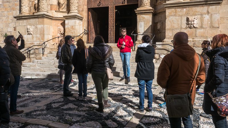 L'Oficina de Turisme de Montblanc posa en marxa la cinquena campanya de promoció de calçotada i visites guiades