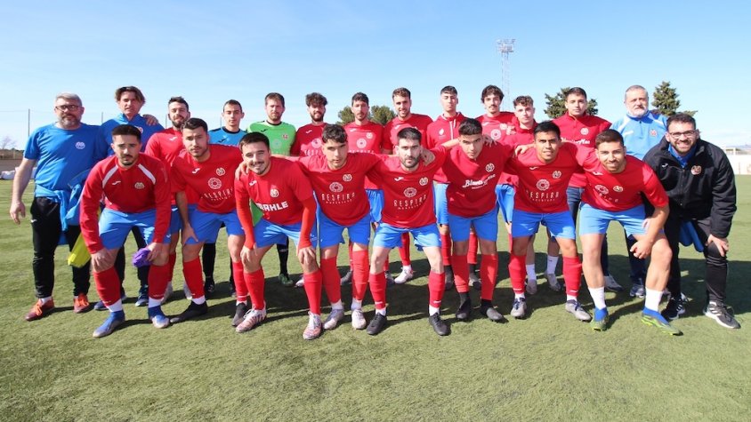 Els jugadors montblanquins abans del matx
