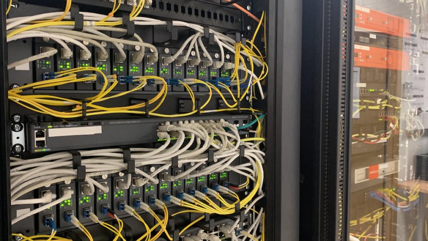 Imatge d'un rack informàtic