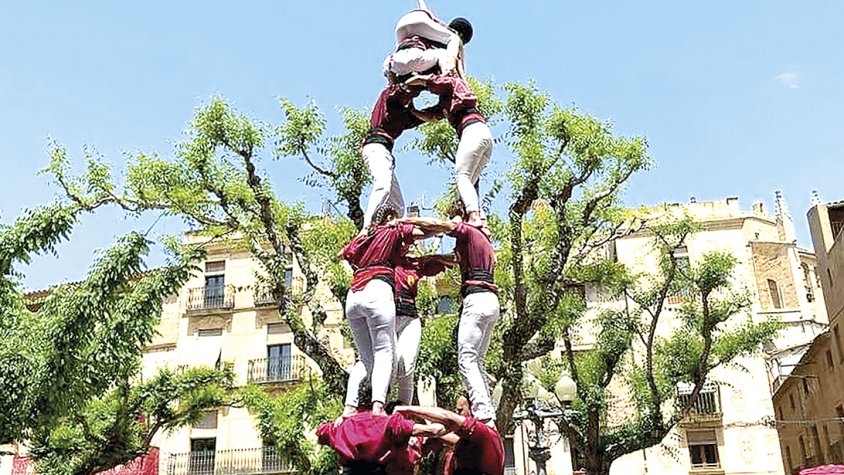 Castell fet durant la diada de Sant Maties