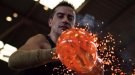 Rafa Abdon, vidrier del Museu i Forn del Vidre, participa al Glass Cutting World Cup