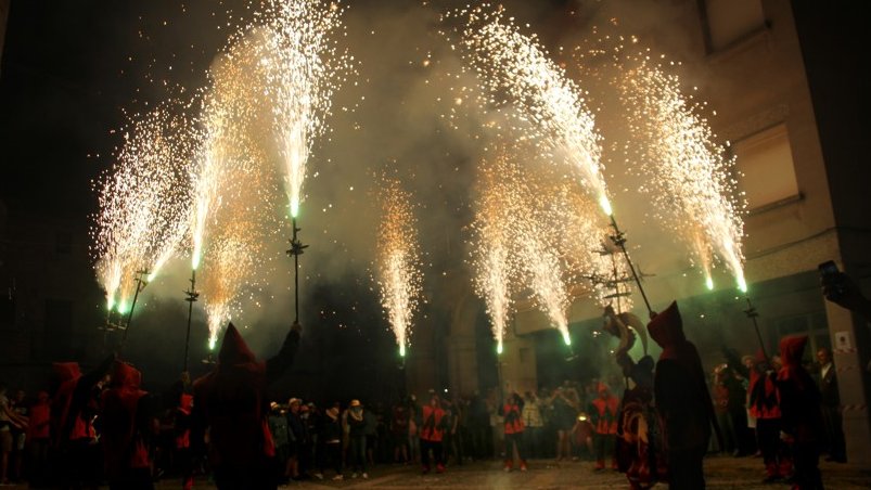 La flama del Canigó, encesa de la foguera, sopar de revella i actuació de Marc Anglarill, els actes de Sant Joan a Solivella