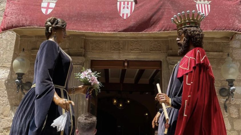 L’Ajuntament de Montblanc obre el balcó de la casa de la vila per poder seguir la Ballada del Seguici Popular el proper 9 de setembre