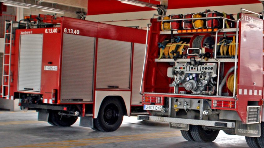 Xoc frontal entre dos turismes a la C-14 a Vilaverd