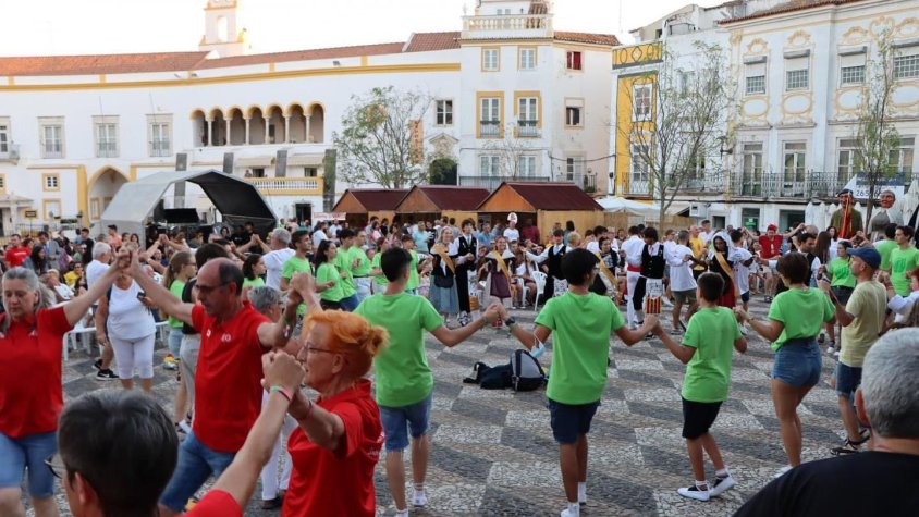 L’Aplec Internacional de cultura popular comença amb un èxit de participació