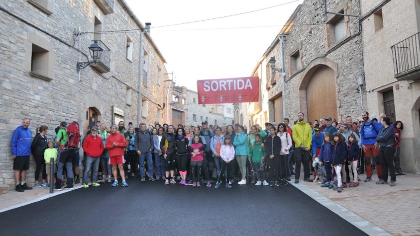 Més de dues-centes persones participen en la 10a caminada popular de Conesa