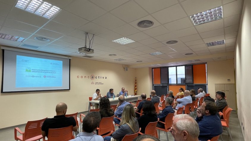 Una vintena d'empresaris i empresàries es reuneixen per parlar dels avantatges d'associar-se