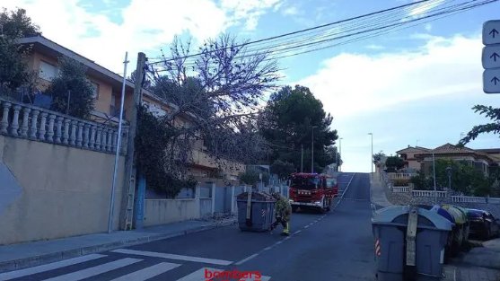 Els Bombers atenen més d'una trentena d'avisos pel fort vent a les comarques tarragonines