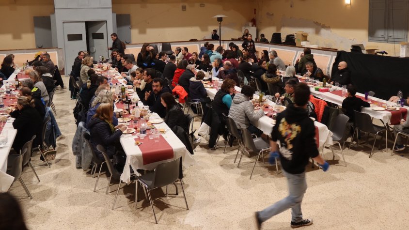 El sopar de la Marató omple de solidaritat la sala del cafè de Barberà