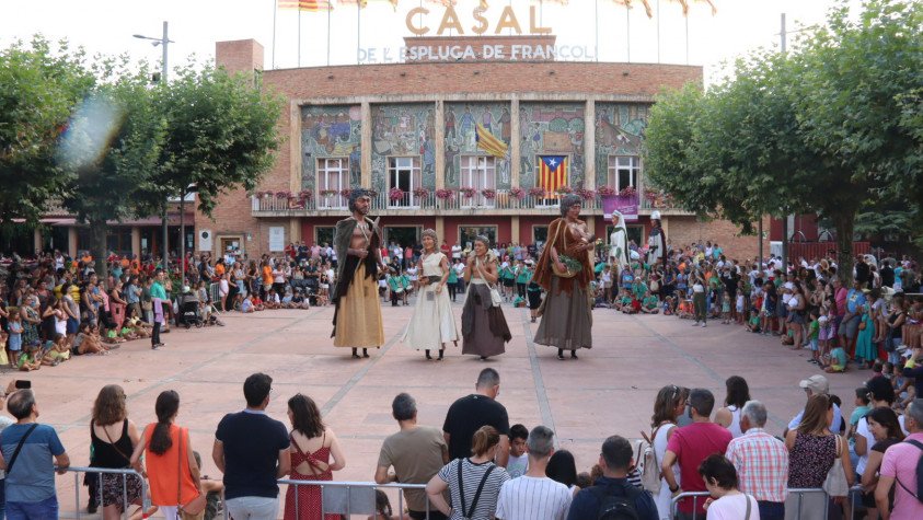 La hissada de la senyera dels Cervera a l'Espluga de Francolí