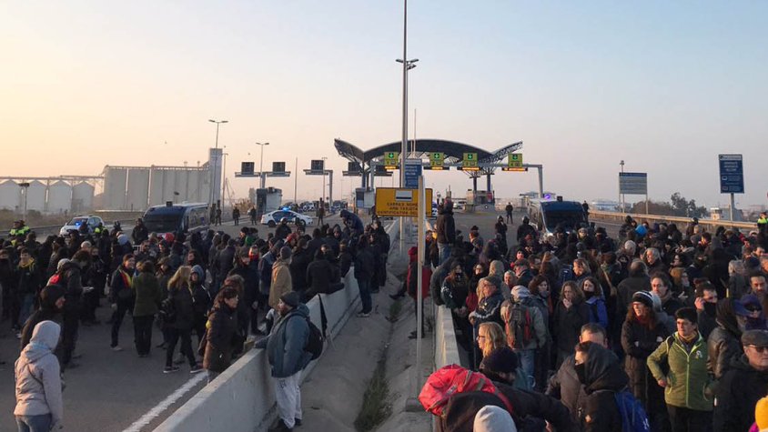 Blogueig a l'accès al port de Tarragona