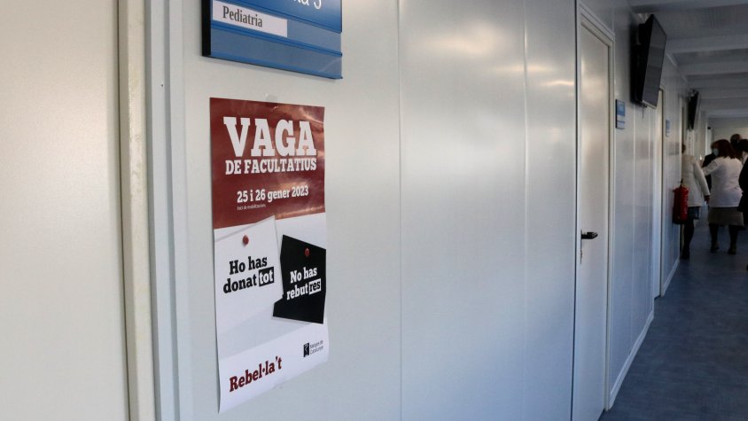 Metges de Catalunya xifra en un 75% el seguiment de la vaga de facultatius durant les primeres hores