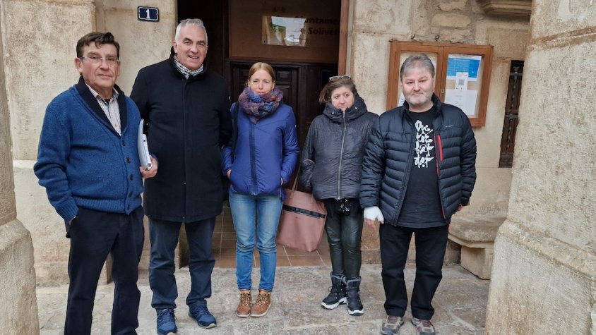 L'alcalde de Solivella, Jaume Berguedà, i el regidor i les regidores del consistori amb el delegat de govern a Tarragona, Àngel Xifré en la visita institucional d'ahir