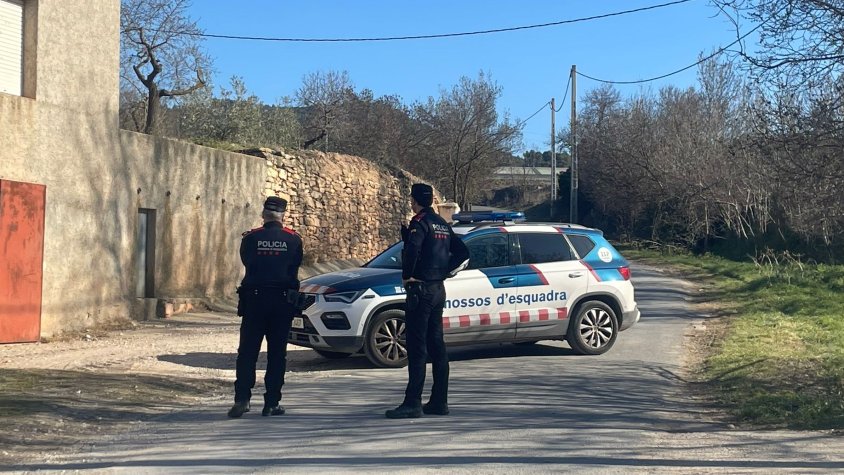 Mossos d'Esquadra controlant un dels camins