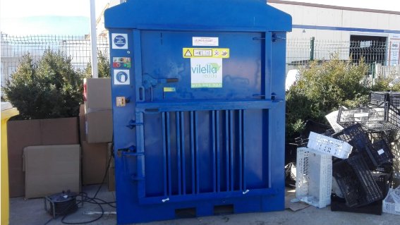 La deixalleria de Montblanc compta amb una premsa de plàstic industrial