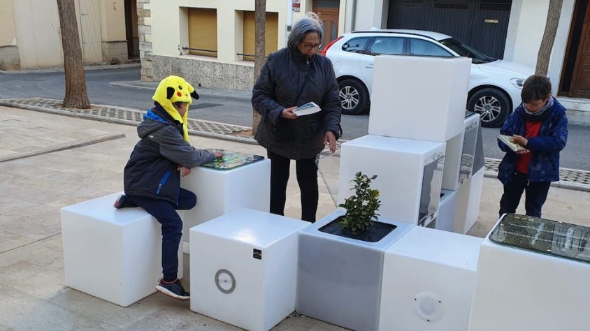 Sarral estrena zona de jocs amb biblioteca inclosa en la plaça Padreny