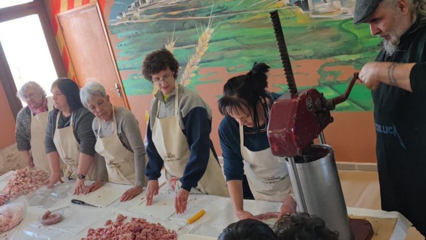 Forès celebra una festa de Lo Mandongo multitudinària