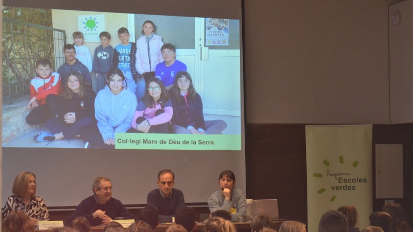 Els tècnics de la Generalitat dels Departaments d'Educació i Acció Climàtica, l'alcalde de Montblanc i la portaveu de Cel Rogent educació ambiental.