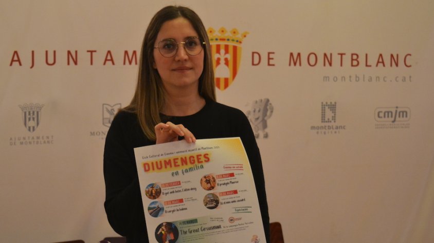 La regidora de l'Ajuntament de Montblanc, Núria Besora, en la presentació del cicle de teatre infantil "Diumenges en família"
