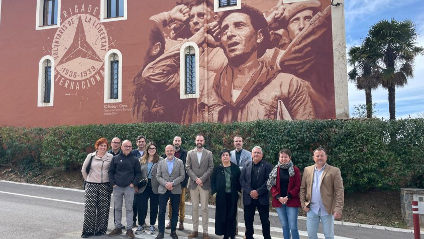 S'inaugura el mural dedicat al comiat de les Brigades Internacionals a l'alberg de l'Espluga de Francolí