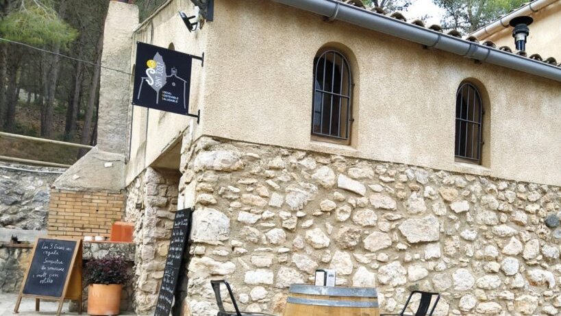 L'espai de l'ermita de Sant Josep amb el servei de restauració  "Les 3 esses"