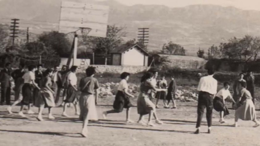 Va ser un grup de noies que a mitjans dels anys 60 van començar a practicar aquest esport dins dels col·legis