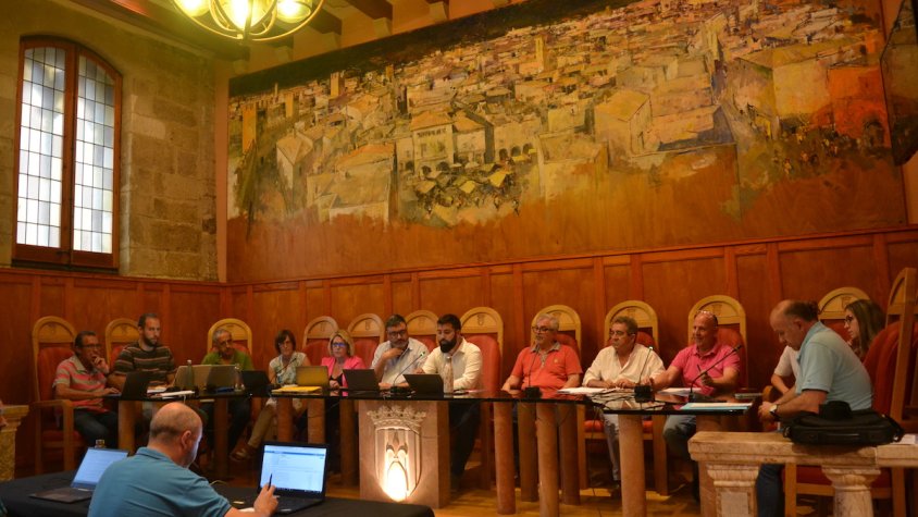 Ple extraordinari per fer front als deutes pendents de l'anterior gestió a Montblanc