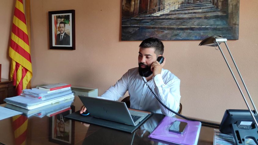 Oriol Pallissó, al seu despatx a l'Ajuntament de Montblanc