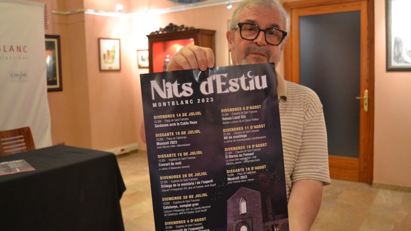 El tinent alcalde i regidor de cultura, Ramon de Domingo, presentant el cartell de les Nits d'Estiu