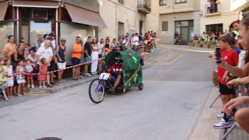 Competició divertida i invents originals a la cursa d'andròmines de l'Espluga