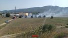 Bombers extingeixen un incendi a prop de les vies del tren a Montblanc