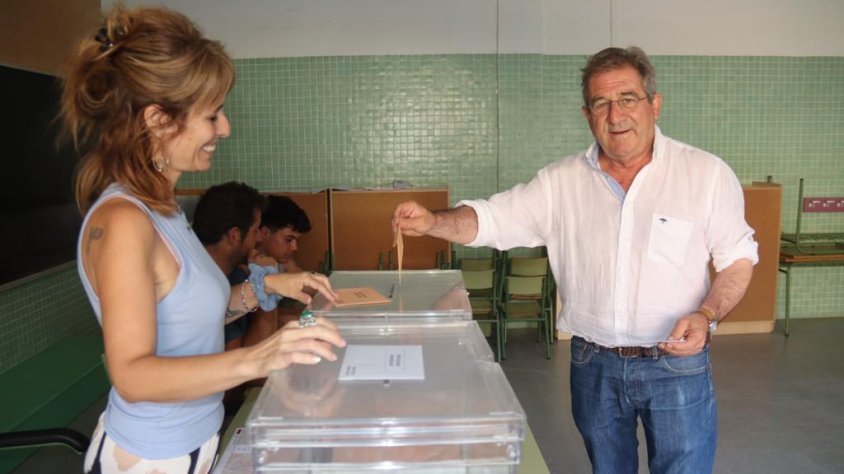 Pep Andreu en el moment que votava