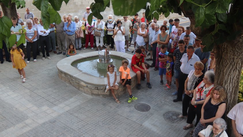 Sarral inaugura la plaça dels Peixos i ret un sentit homenatge a Josep Cantó