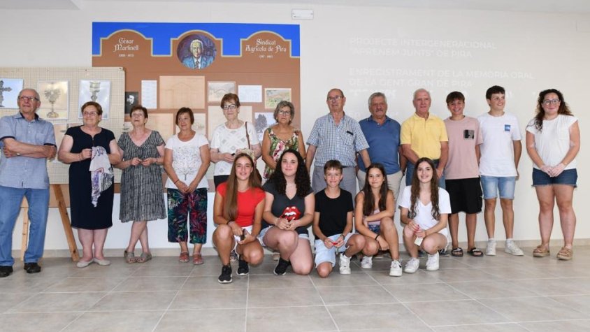 Gran expectació a la presentació del vídeo intergeneracional de recuperació de la memòria oral de Pira “Comerços i oficis, què hi havia?” 