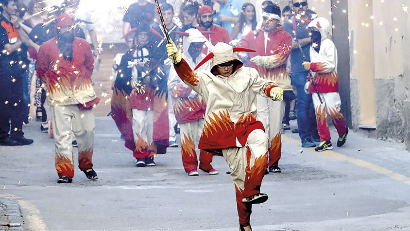 Dies de festes majors a la comarca