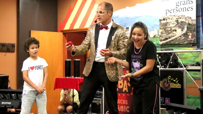 Forès enceta la Festa Major amb un sopar de germanor i un espectacle de màgia