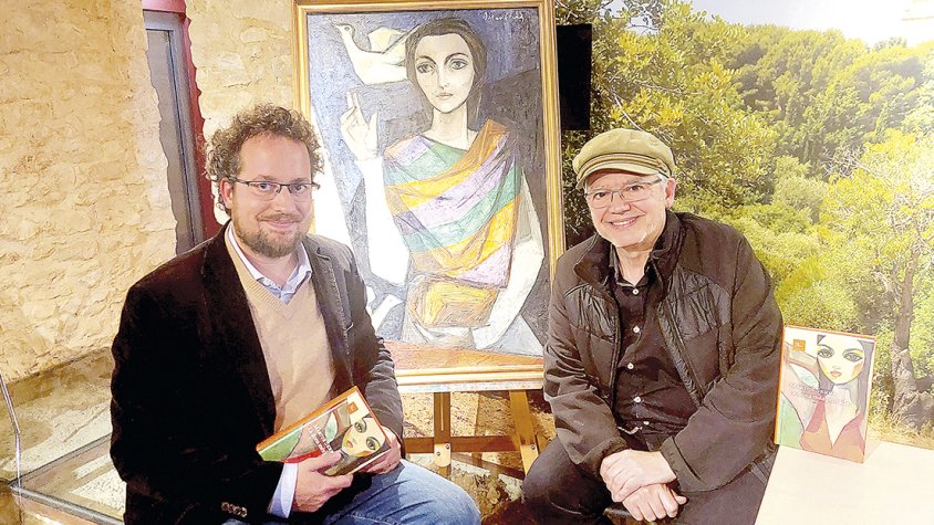 Francesc Marco-Palau i Màrius Serra amb un quadre de Palau Ferré de fons