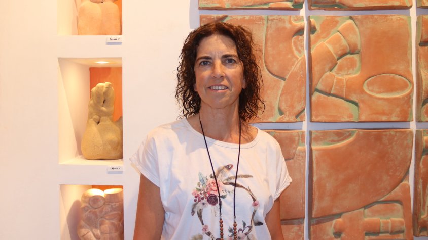 L’escultora Ester Ramón ha presentat ‘Tèrries’ a la seva galeria de Montblanc