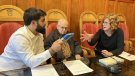 Mossèn Albert Palacín diposita el seu fons documental a l’Ajuntament de Montblanc 