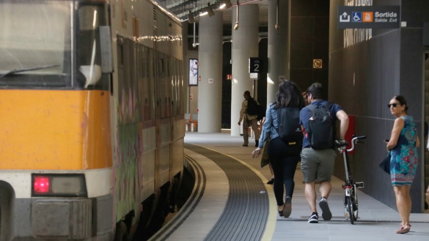 Els sindicats de Renfe i Adif convoquen una vaga de cinc dies contra el traspàs de Rodalies