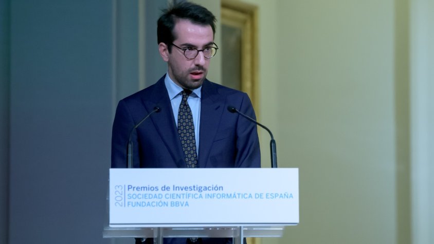 “Hem de ser crítics  amb el que generi la intel·ligència artificial  perquè no hi ha cap garantia que el que genera sigui verídic”